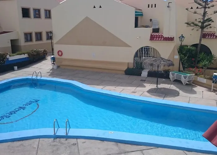 Amplio En Mareverde アパート アデヘ